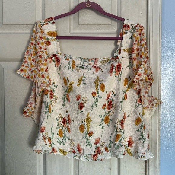 NWT Torrid Warm Sunset Floral Smocked Flutter Short Sleeve Crop Top size 6X - Picture 2 of 10